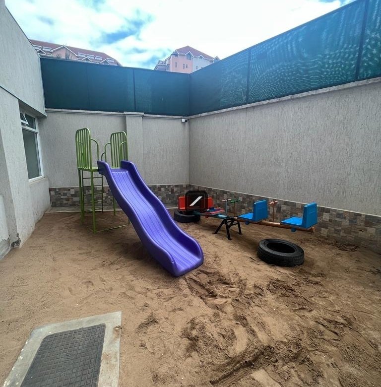 768