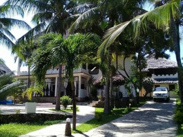 Xd9pj 6 bedroom all ensuite villa for sale in watamu